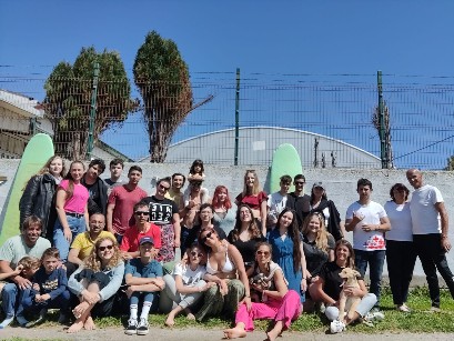 Multi-generational surf school group photo with boards — family surf lessons Aguda and Espinho